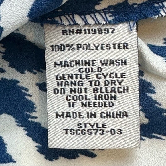 Eclair Blue and White Geometric Top - Sz Small - NWT - Smocked front - Picture 6 of 14